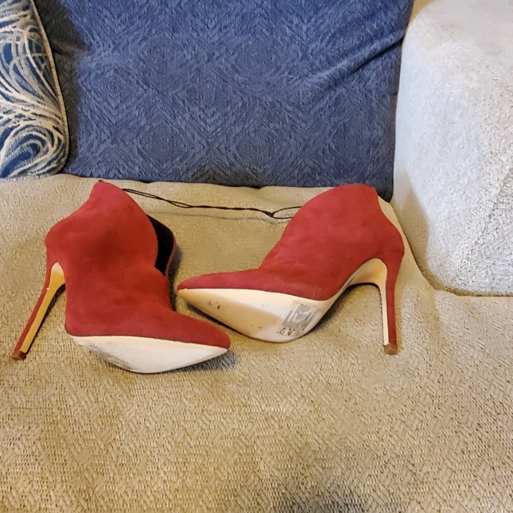 Heels - Picture 3 of 4